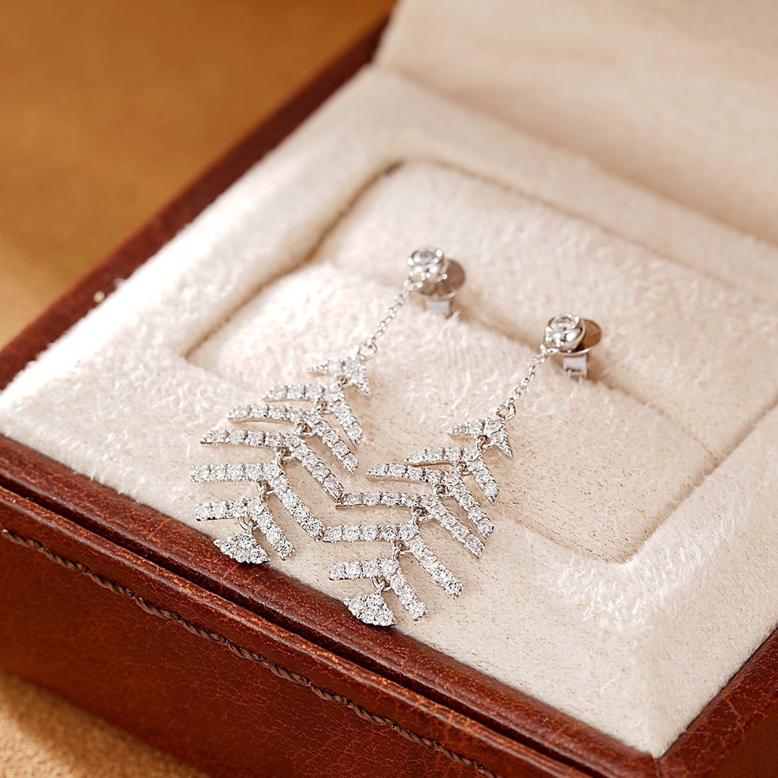 14k Gold 0.74 Ct Natural H Diamond Earrings: Ref:231134323 // gold content:14k gold // main gemstone:diamond // shape:round // carat weight:0. 74ct // clarity grade:vs-si // color:h // treatment:natural // cut grade:g // Low Estimate: