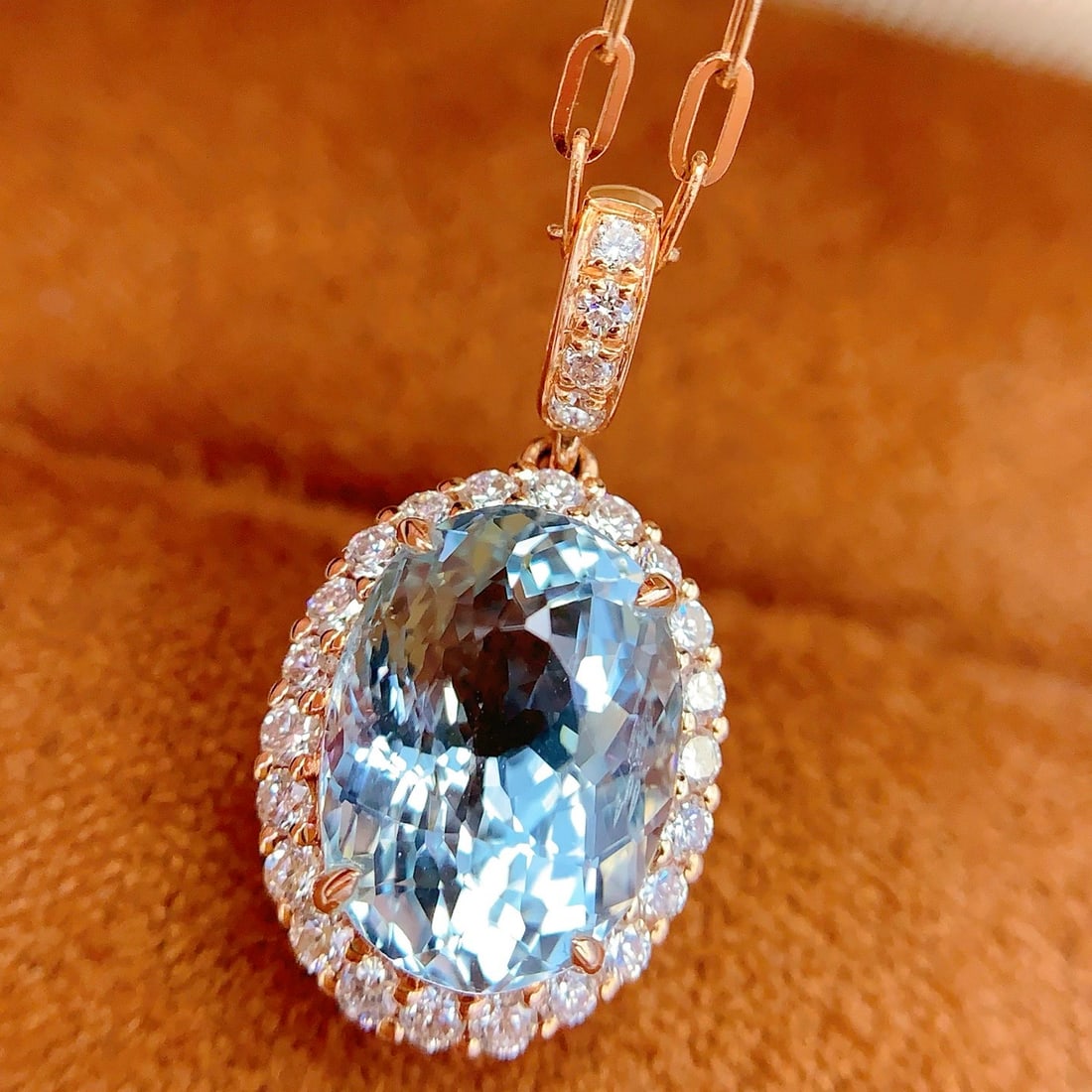 14k Gold 3.1 Ct Natural Aquamarine & Diamond Pendant( Without Chain ): Ref:231134327 // gold content:14k gold // main gemstone:aquamarine // shape:oval // carat weight:3. 1ct // color:blue // treatment:natural // // adjacent gemstone 2 : diamond // number of stones:26