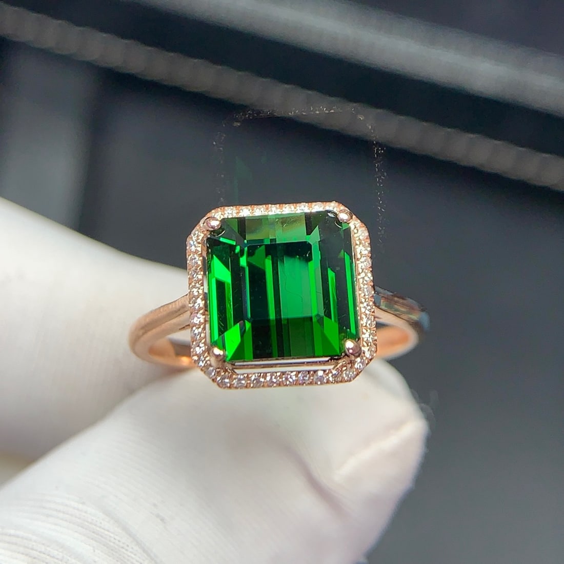14k Gold 4.4 Ct Natural Tourmaline & Diamond Ring: Ref:231134357 // gold content:14k gold // ring size:7. 25us // // main gemstone:tourmaline // shape:octagonal // carat weight:4. 4ct // color:green // treatment:natural // // adjacent gemstone 2 :