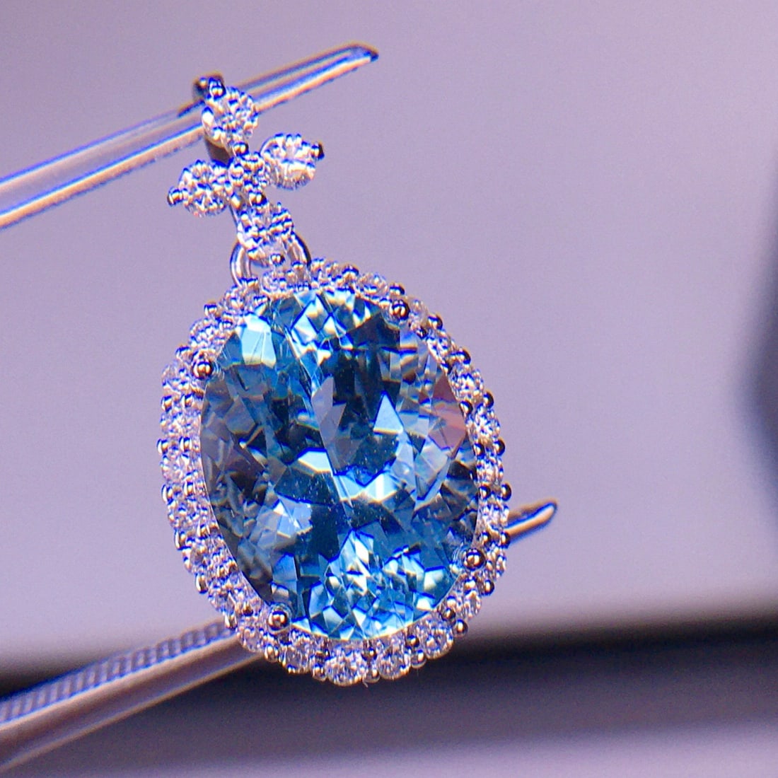 14k Gold 4.15 Ct Natural Aquamarine & Diamond Pendant( Without Chain ): Ref:231134359 // gold content:14k gold // main gemstone:aquamarine // shape:oval // carat weight:4. 15ct // color:blue // treatment:natural // // adjacent gemstone 2 : diamond // shape:round //