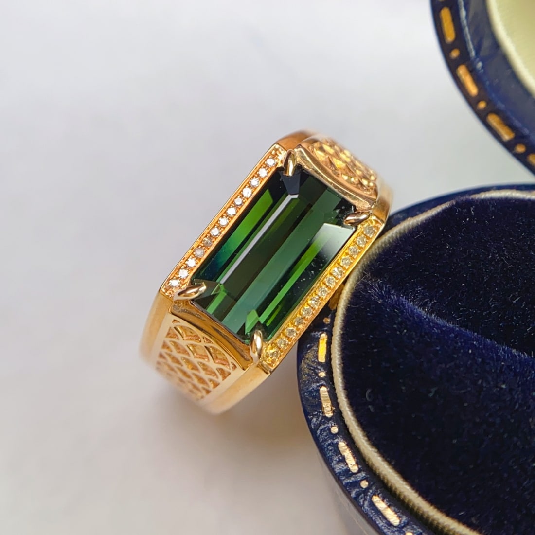 14k Gold 2.80 Ct Natural Tourmaline & Diamond & Men¡¯s Ring: Ref:231134388 // gold content:14k gold // ring size:8us // // main gemstone:tourmaline // shape:octagonal // carat weight:2. 80ct // color:green // treatment:natural // // adjacent gemstone 2 :