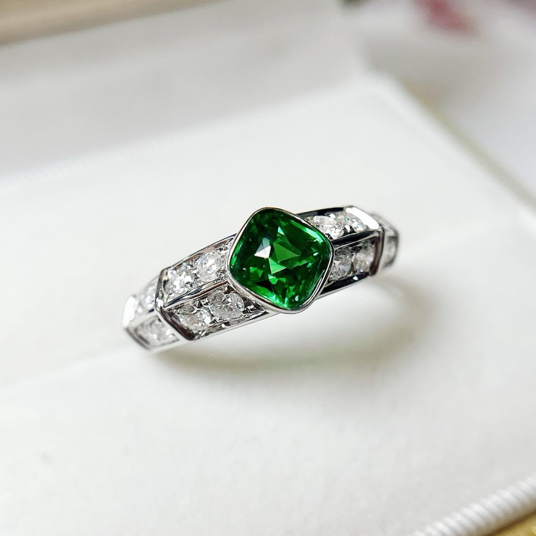 14k Gold 1.52 Ctw Vivid Green Natural Tsavorite & Diamond Ring: Ref:231134410 // gold content:14k gold // ring size:7. 25us // // main gemstone:tsavorite // shape:cushion // carat weight:1. 05ct // color:vivid green // treatment:natural // // adjacent gemstone