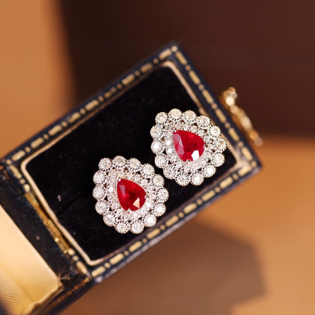 14k Gold 1.36 Ctw Vivid Red Natural Ruby & Diamond Earrings: Ref:231134414 // gold content:14k gold // main gemstone:ruby // shape:pear // carat weight:0. 8ct // color:vivid red // treatment:natural // // adjacent gemstone 2 : diamond // shape:round // carat