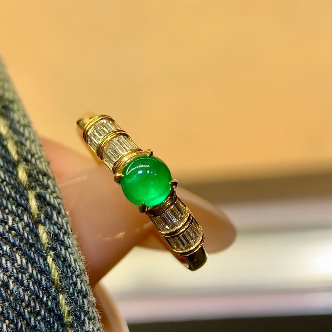 14k Gold 0.70 Ctw Vivid Green Natural Emerald & Diamond Ring: Ref:231134442 // gold content:14k gold // ring size:7. 25us // // main gemstone:emerald // shape:round // carat weight:0. 49ct // color:vivid green // treatment:natural // cut grade:g // //