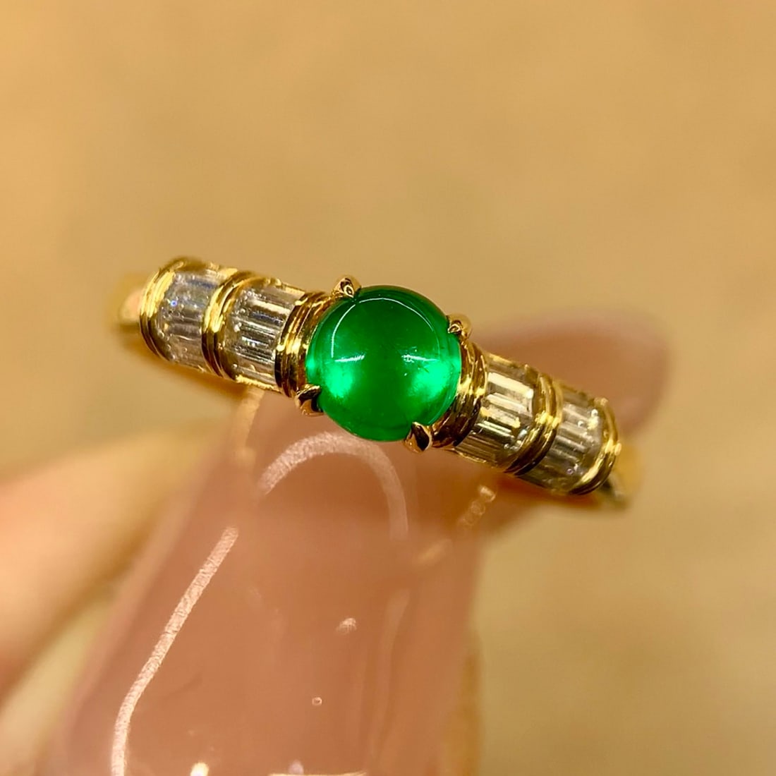 14k Gold 0.70 Ctw Vivid Green Natural Emerald & Diamond Ring - 2