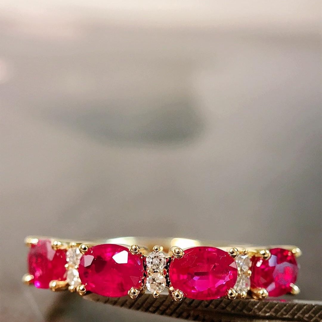 14k Gold 1.36 Ctw Natural Ruby & Diamond Ring: Ref:231134449 // gold content:14k gold // ring size:7. 25us // // main gemstone:ruby // shape:oval // carat weight:1. 30ct // color:red // treatment:natural // // adjacent gemstone 2 : diamond // shap
