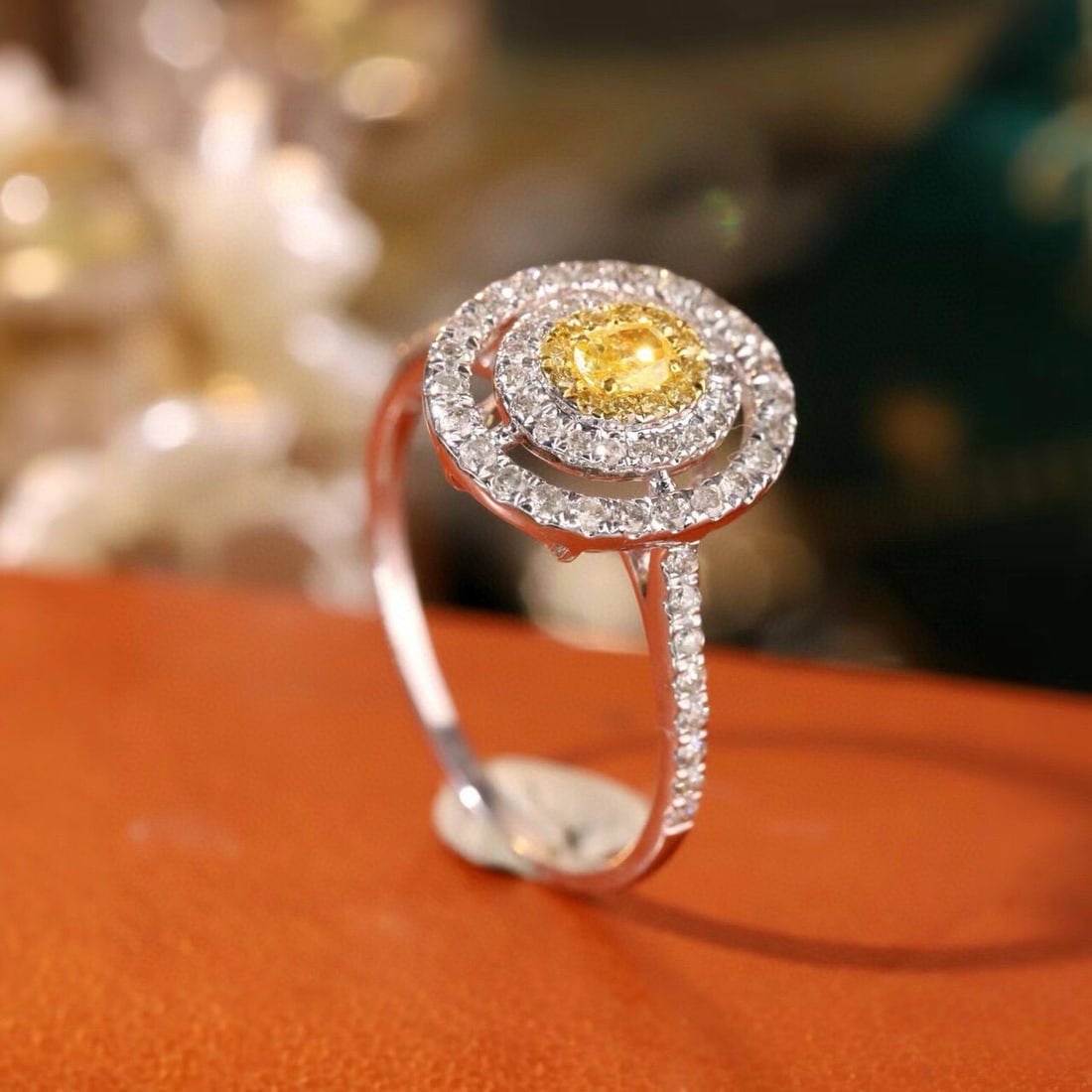 14k Gold 0.55 Ctw Natural Yellow Diamond & Diamond Ring - 5