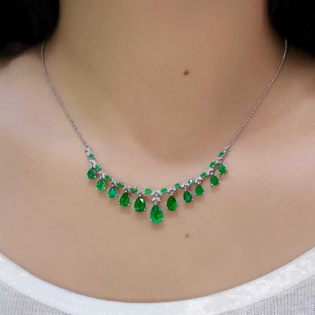 14k Gold 5.15 Ctw Vivid Green Natural Emerald & Diamond Necklace - 4