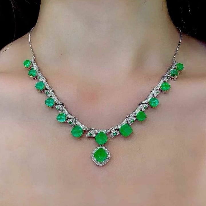 14k Gold 19.6 Ct Natural Emerald & Diamond Necklace - 5