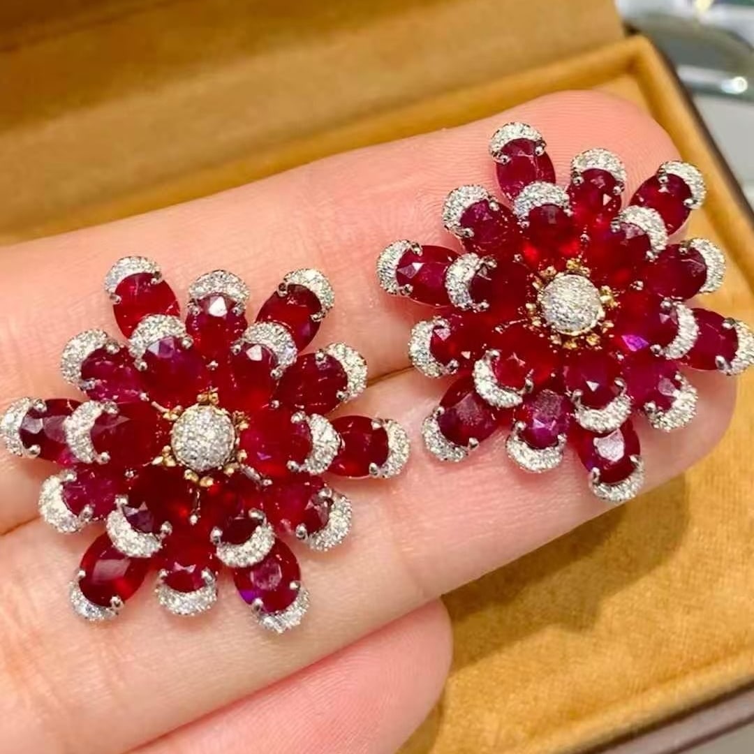 14k Gold 11.25 Ct Natural Ruby & Diamond Earrings: Ref:231129078 // gold content:14k gold // main gemstone:ruby // shape:oval // carat weight:11. 25ct // color:red // treatment:natural // // adjacent gemstone 2 : diamond // shape:round // clarity