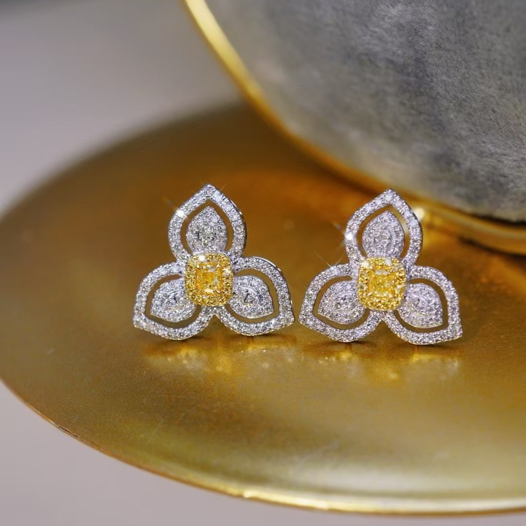 14k Gold 1.00 Ctw Natural Yellow Diamond & Diamond Earrings: Ref:231129089 // gold content:14k gold // main gemstone:yellow diamond // shape:cushion // carat weight:0. 24ct // color:yellow // treatment:natural // // adjacent gemstone 2 : diamond //