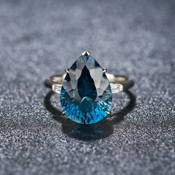 14k Gold 8.72 Ct Natural Topaz & Sapphire Ring: Ref:231129099 // gold content:14k gold // ring size:7. 25us // // main gemstone:topaz // shape:pear // carat weight:8. 72ct // color:blue // treatment:natural // // adjacent gemstone 2 : sapphire