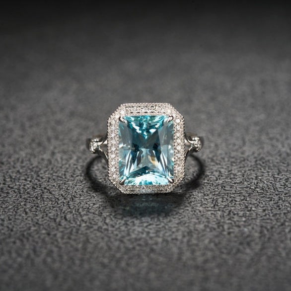 14k Gold 3.92 Ct Natural Aquamarine & Diamond Ring: Ref:231129111 // gold content:14k gold // ring size:7. 25us // // main gemstone:aquamarine // shape:octagonal // carat weight:3. 92ct // color:santa maria color // treatment:natural // // adjacent