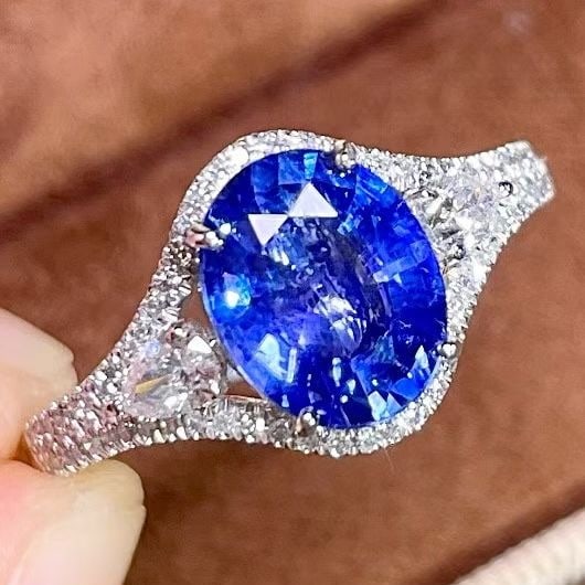 14k Gold 2.12 Ct Natural Sapphire & Diamond Ring: Ref:231129123 // gold content:14k gold // ring size:7. 25us // // main gemstone:sapphire // shape:oval // carat weight:2. 12ct // color:blue // treatment:natural // // adjacent gemstone 2 :