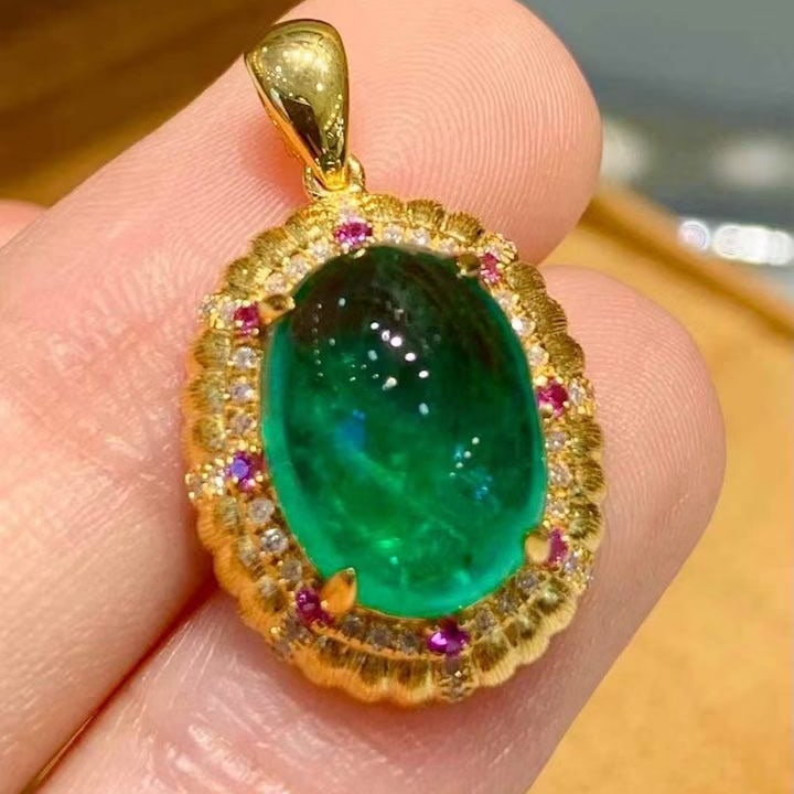 14k Gold 4.65 Ct Natural Emerald & Diamond Pendant( Without Chain ): Ref:231129125 // gold content:14k gold // main gemstone:emerald // shape:oval // carat weight:4. 65ct // color:green // treatment:natural // // adjacent gemstone 2 : diamond // shape:round //