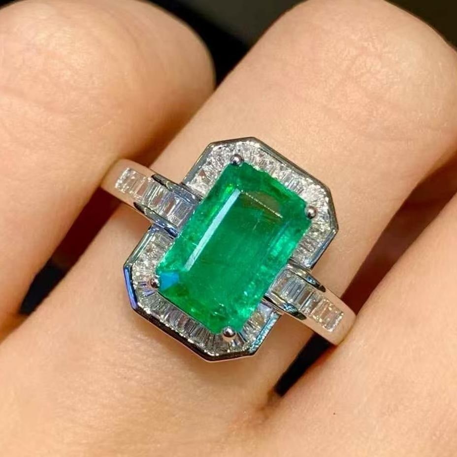 14k Gold 2.3 Ct Natural Emerald & Diamond Ring: Ref:231129126 // gold content:14k gold // ring size:7. 25us // // main gemstone:emerald // shape:octagonal // carat weight:2. 3ct // color:green // treatment:natural // // adjacent gemstone 2 :