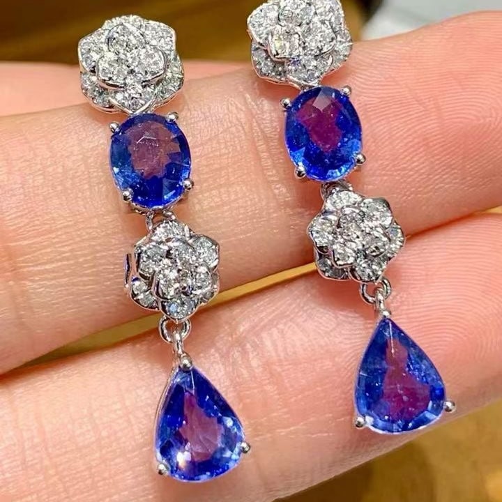 14k Gold 3.5 Ct Natural Sapphire & Diamond Earrings: Ref:231129128 // gold content:14k gold // main gemstone:sapphire // shape:multiple // carat weight:3. 5ct // color:blue // treatment:natural // // adjacent gemstone 2 : diamond // shape:round //