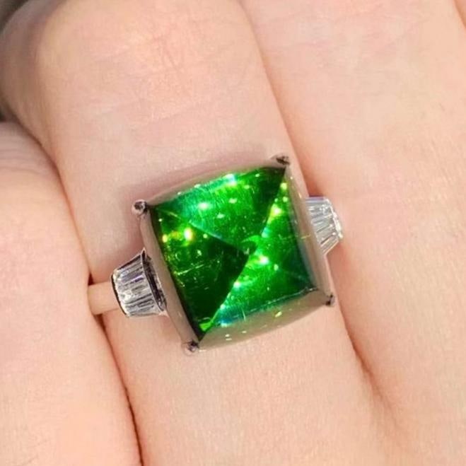 14k Gold 9 Ct Natural Tourmaline & Diamond Ring: Ref:231129151 // gold content:14k gold // ring size:7. 25us // // main gemstone:tourmaline // shape:sugar-loaf // carat weight:9ct // color:green // treatment:natural // // adjacent gemstone 2 :