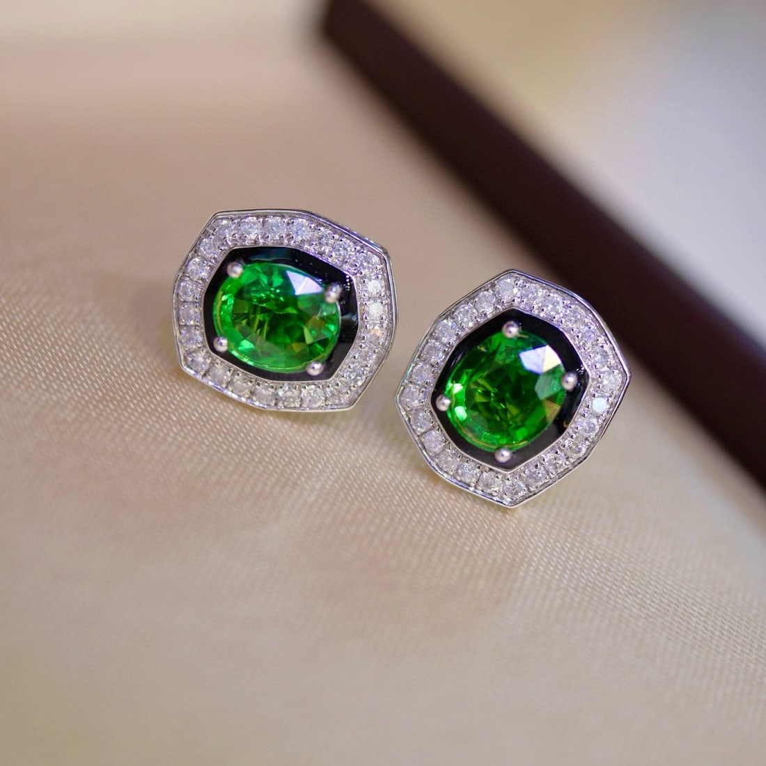 14k Gold 1.45 Ct Vivid Green Natural Tsavorite & Diamond Earrings - 3