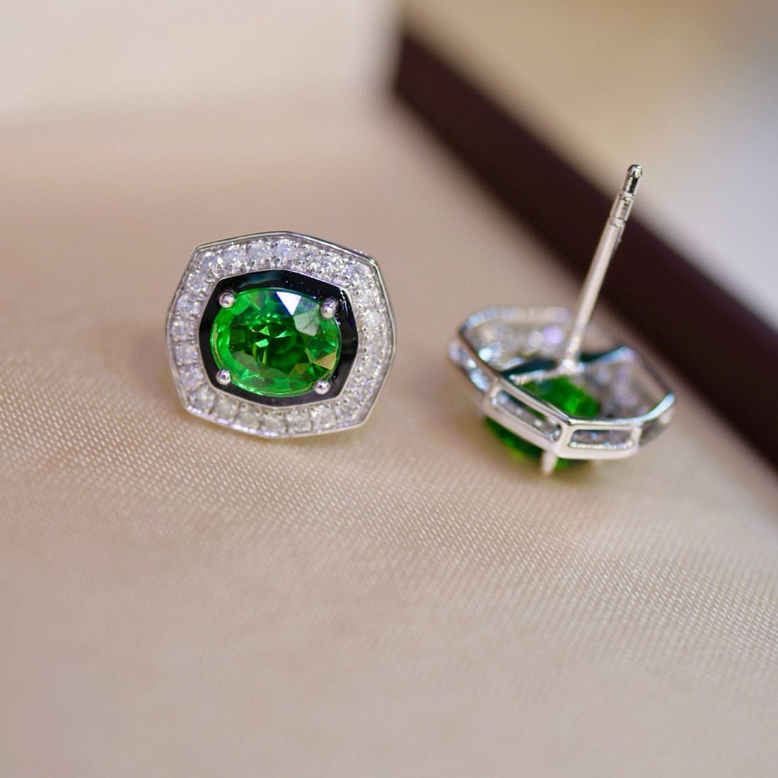 14k Gold 1.45 Ct Vivid Green Natural Tsavorite & Diamond Earrings - 4