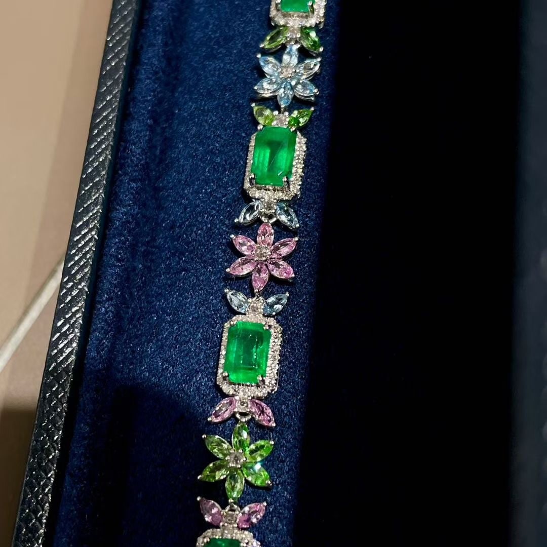 14k Gold 4.63 Ct Vivid Green Natural Emerald & Diamond Bracelet - 2