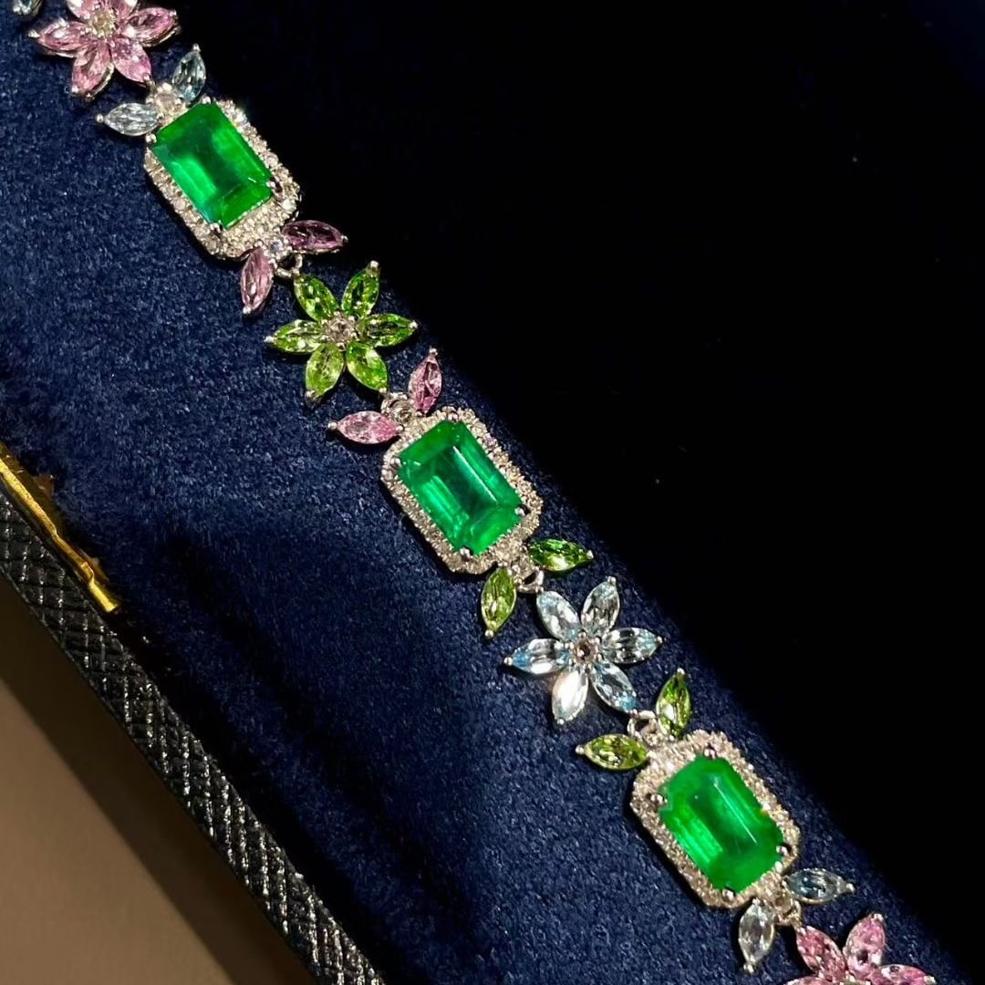 14k Gold 4.63 Ct Vivid Green Natural Emerald & Diamond Bracelet - 4
