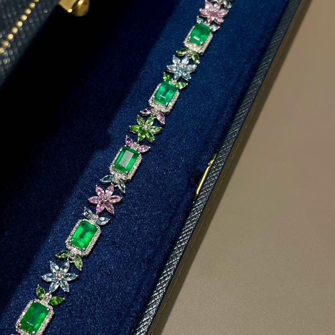 14k Gold 4.63 Ct Vivid Green Natural Emerald & Diamond Bracelet - 5