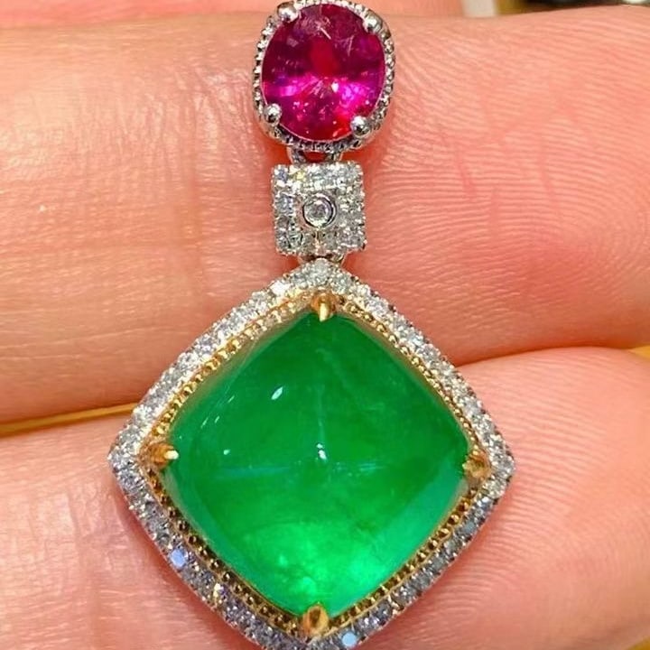 14k Gold 4.6 Ctw Natural Emerald & Ruby Pendant( Without Chain ): Ref:231129173 // gold content:14k gold // main gemstone:emerald // shape:sugar-loaf // carat weight:4. 1ct // color:green // treatment:natural // // adjacent gemstone 2 : ruby // shape:oval //