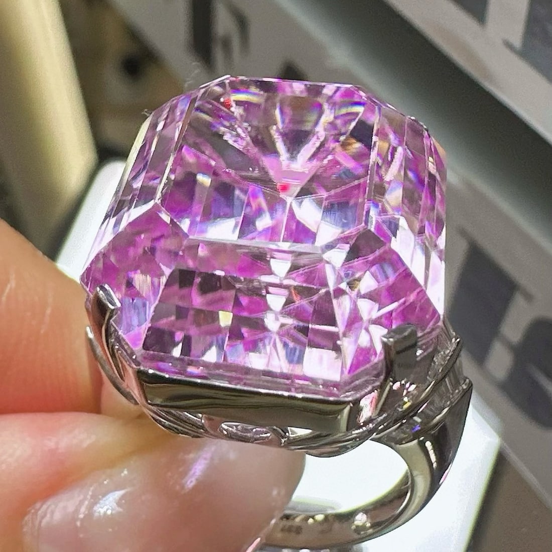 14k Gold 37.70 Ctw Natural Kunzite & Diamond Ring - 3