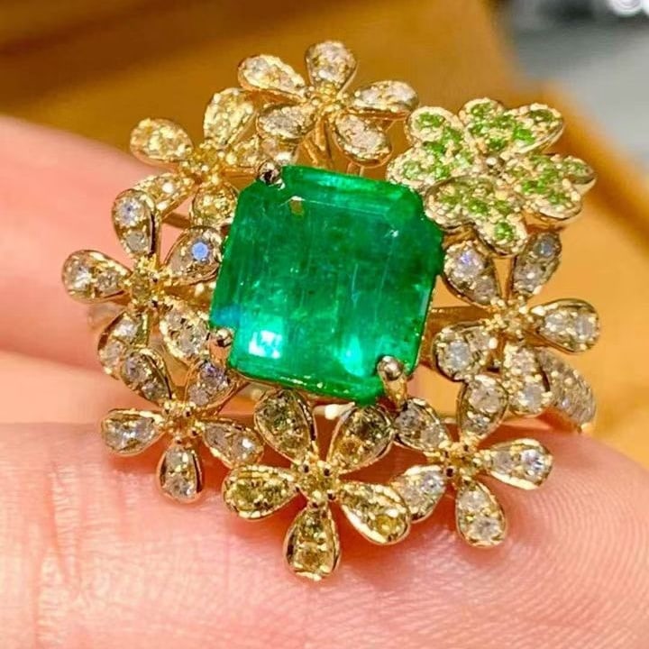 14k Gold 2.3 Ct Natural Emerald & Diamond Ring: Ref:231129210 // gold content:14k gold // ring size:7. 25us // // main gemstone:emerald // shape:octagonal // carat weight:2. 3ct // color:green // treatment:natural // // adjacent gemstone 2 :