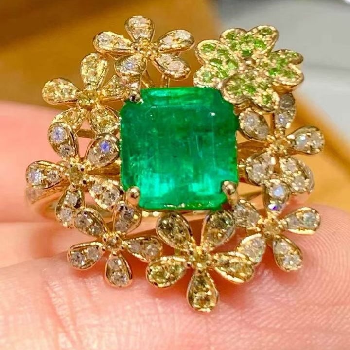 14k Gold 2.3 Ct Natural Emerald & Diamond Ring - 4