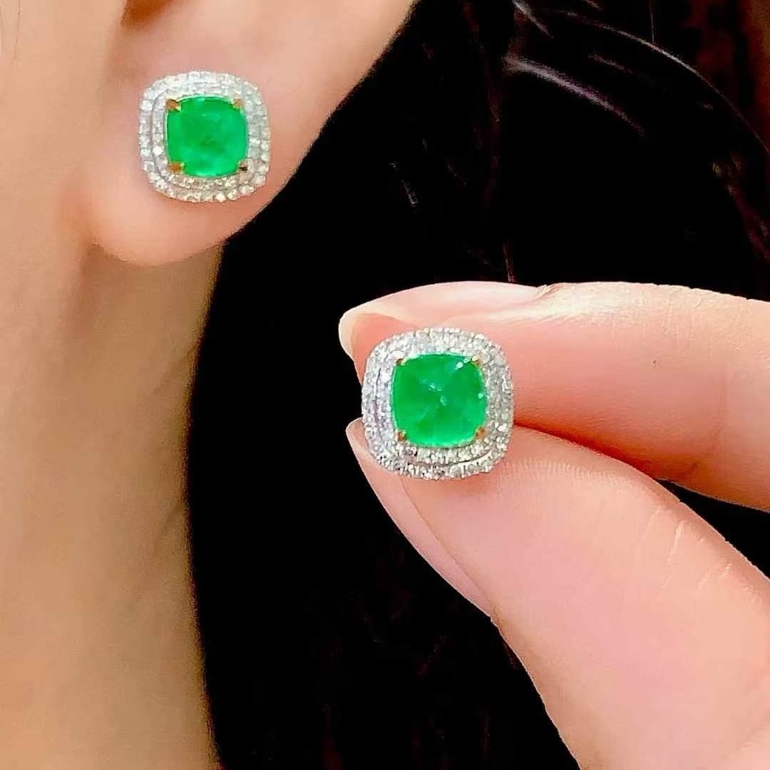 14k Gold 1.9 Ct Natural Emerald & Diamond Earrings - 4