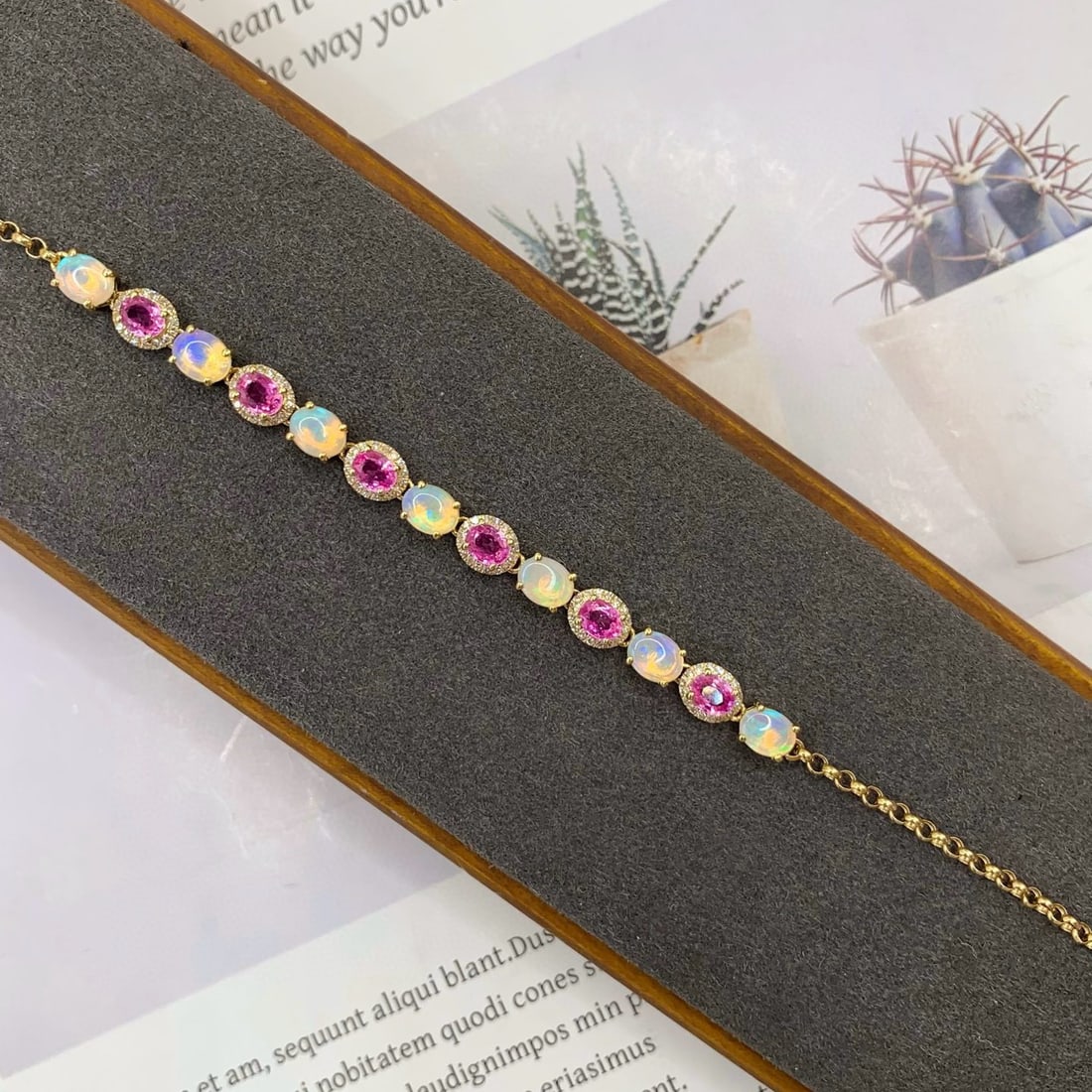 14k Gold 1.85 Ctw Natural Opal & Diamond Bracelet: Ref:231129222 // gold content:14k gold // main gemstone:opal // shape:oval // carat weight:1. 56ct // color:color // treatment:natural // // adjacent gemstone 2 : diamond // number of stones:96 // sha