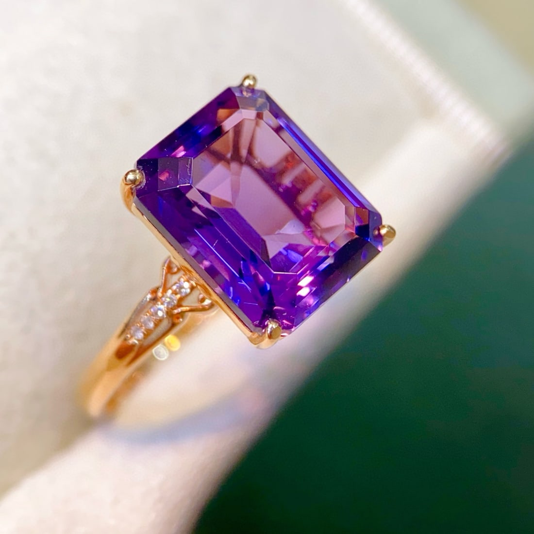 14k Gold 5.53 Ctw Natural Amethyst & Diamond Ring: Ref:231129250 // gold content:14k gold // ring size:7. 25us // // main gemstone:amethyst // shape:octagonal // carat weight:5. 5ct // color:purple // treatment:natural // // adjacent gemstone 2 :