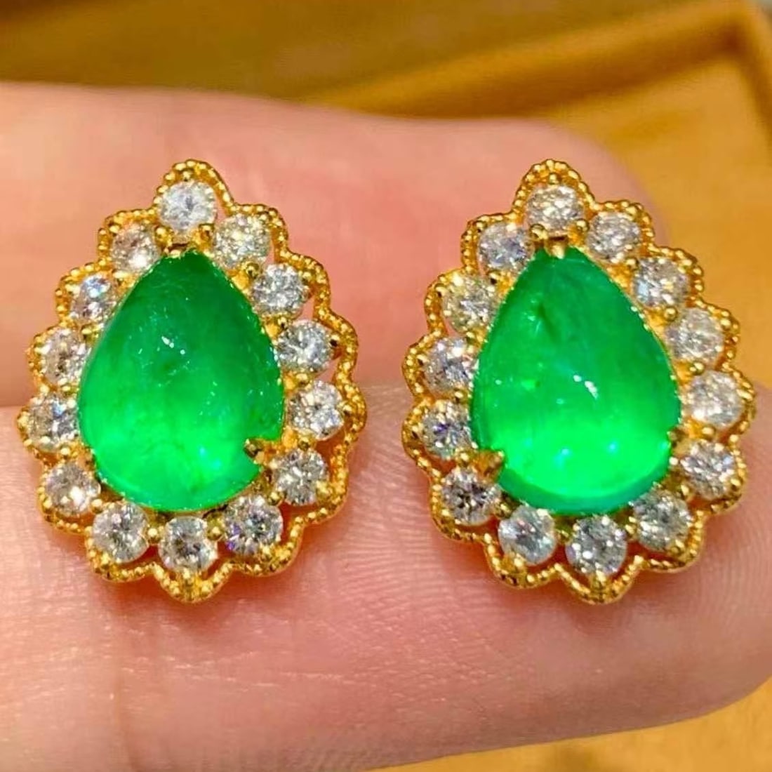 14k Gold 3.3 Ct Natural Emerald & Diamond Earrings - 4