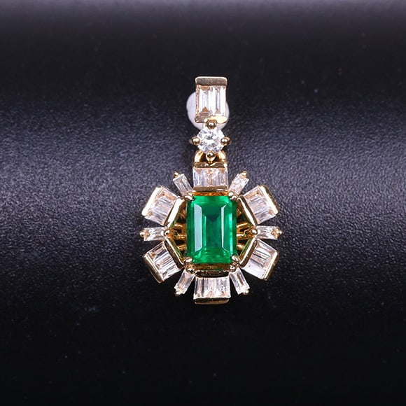 14k Gold 0.5 Ctw Vivid Green Natural Emerald & Diamond Pendant( Without Chain ): Ref:231130002 // gold content:14k gold // main gemstone:emerald // shape:octagonal // carat weight:0. 3ct // color:vivid green // treatment:natural // // adjacent gemstone 2 : diamond //