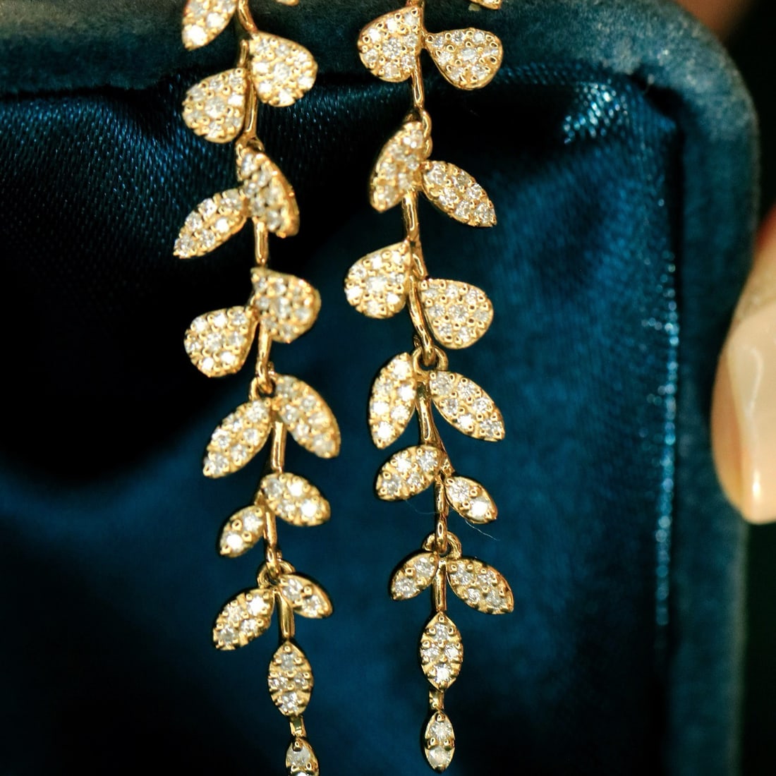 14k Gold 0.6 Ct Natural H Diamond Earrings: Ref:231130030 // gold content:14k gold // main gemstone:diamond // shape:round // carat weight:0. 6ct // clarity grade:vs-si // color:h // treatment:natural // cut grade:g // Condition: NewLow