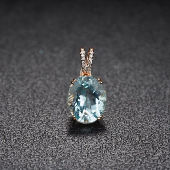 14k Gold 4.17 Ct Natural Aquamarine & Diamond Pendant( Without Chain ): Ref:231130037 // gold content:14k gold // main gemstone:aquamarine // shape:oval // carat weight:4. 17ct // color:santa maria color // treatment:natural // // adjacent gemstone 2 : diamond //