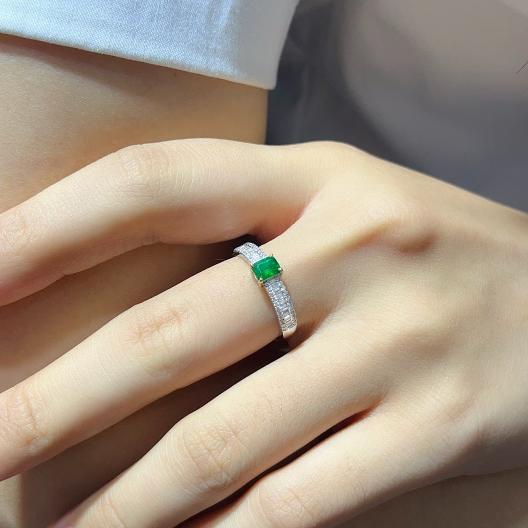 14k Gold 0.48 Ctw Natural Emerald & Diamond Ring - 6