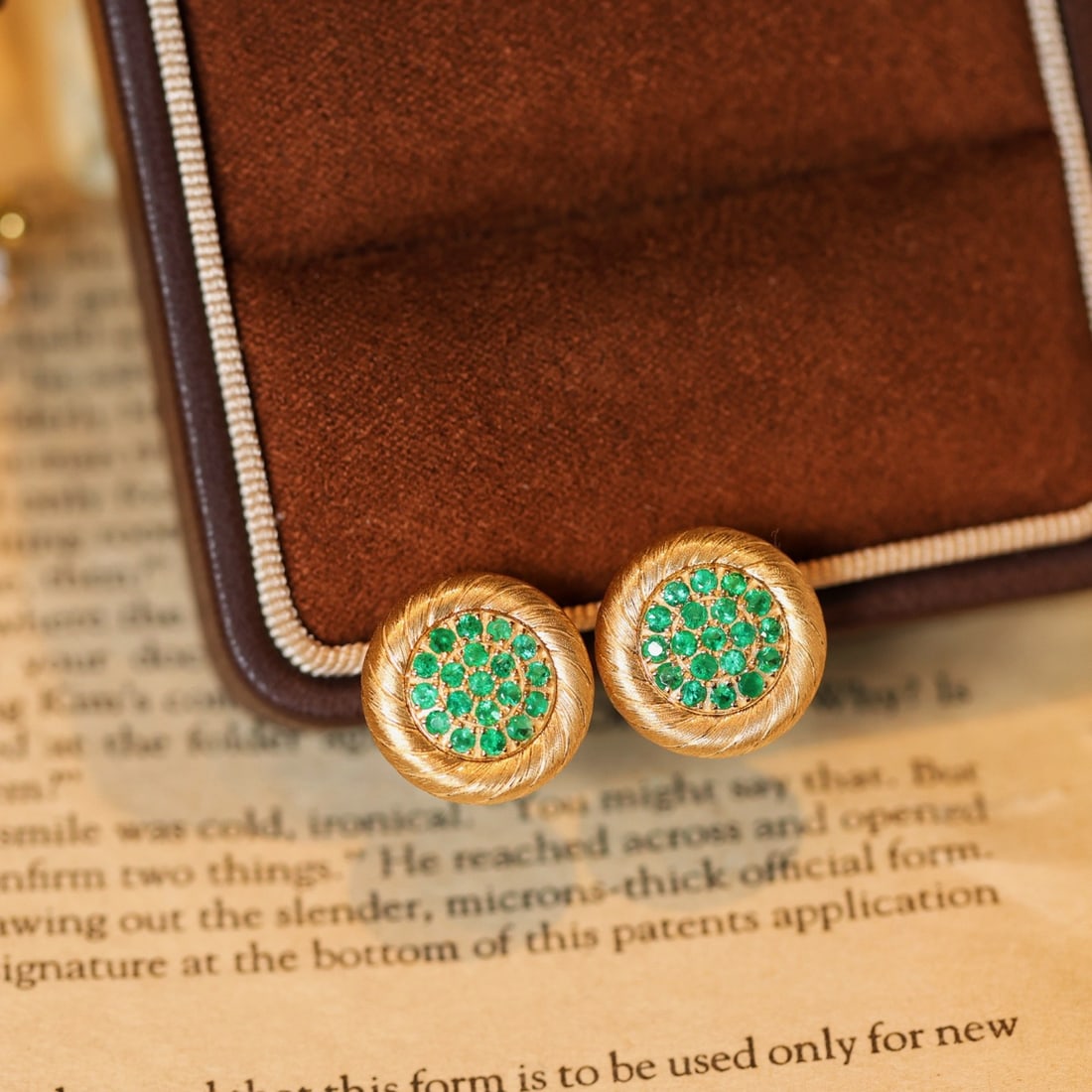 14k Gold 0.8 Ct Natural Emerald Earrings - 3