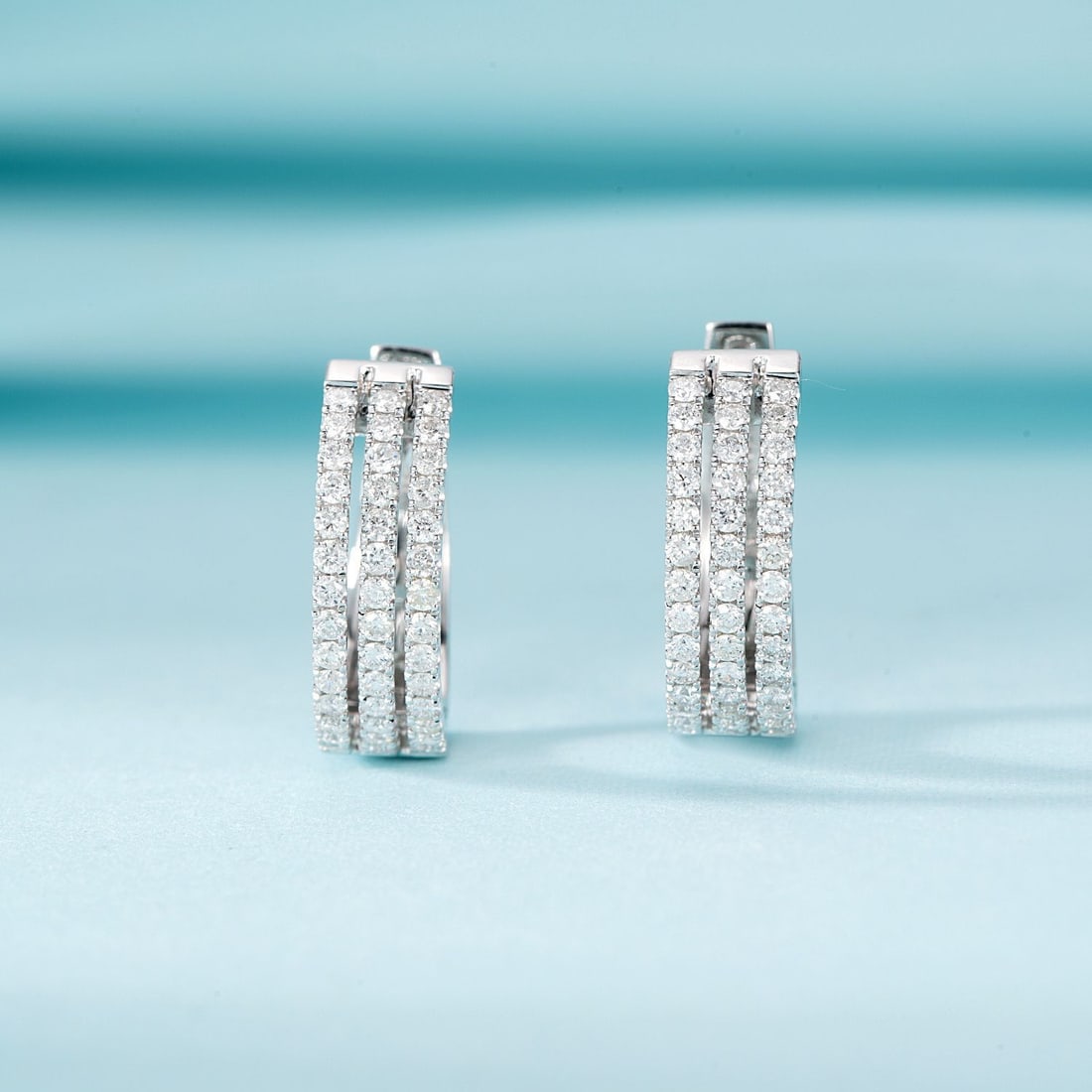 14k Gold 0.56 Ct Natural H Diamond Earrings: Ref:231130058 // gold content:14k gold // main gemstone:diamond // shape:round // carat weight:0. 56ct // clarity grade:vs-si // color:h // treatment:natural // cut grade:g // Low Estimate: