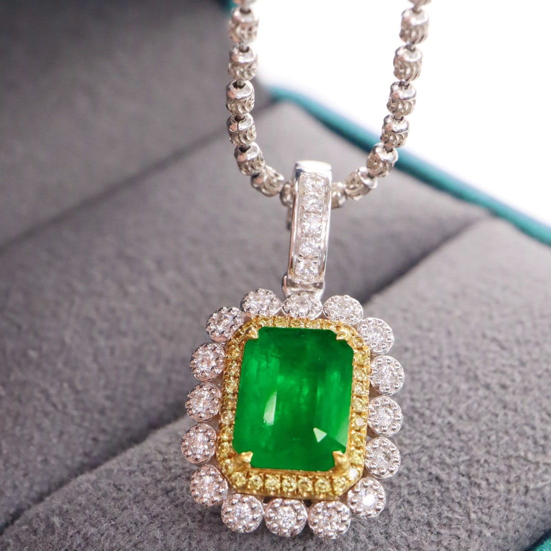 14k Gold 1.50 Ctw Vivid Green Natural Emerald & Diamond Pendant( Without Chain ): Ref:231130073 // gold content:14k gold // main gemstone:emerald // shape:octagonal // carat weight:1. 24ct // color:vivid green // treatment:natural // // adjacent gemstone 2 : diamond //