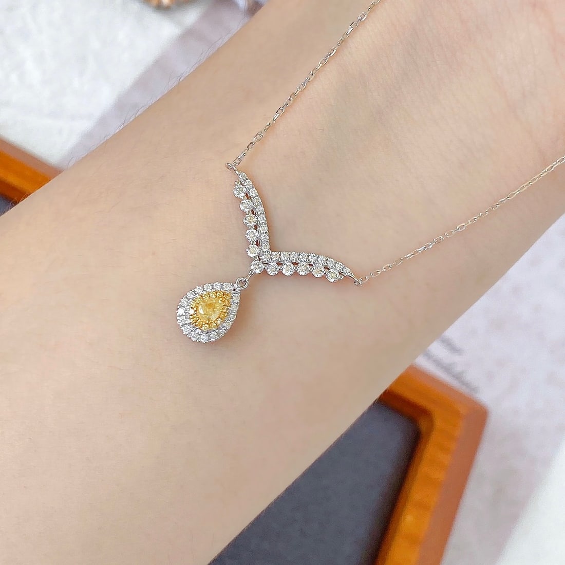 14k Gold 0.58 Ctw Natural Yellow Diamond & Diamond Necklace - 5