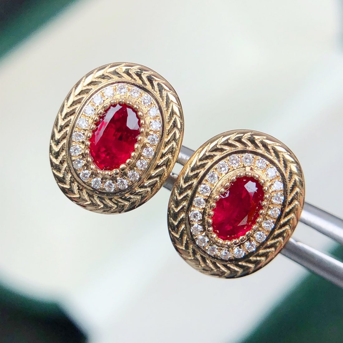 14k Gold 0.57 Ctw Natural Ruby & Diamond Earrings: Ref:231130081 // gold content:14k gold // main gemstone:ruby // shape:oval // carat weight:0. 45ct // color:red // treatment:natural // // adjacent gemstone 2 : diamond // shape:round // carat