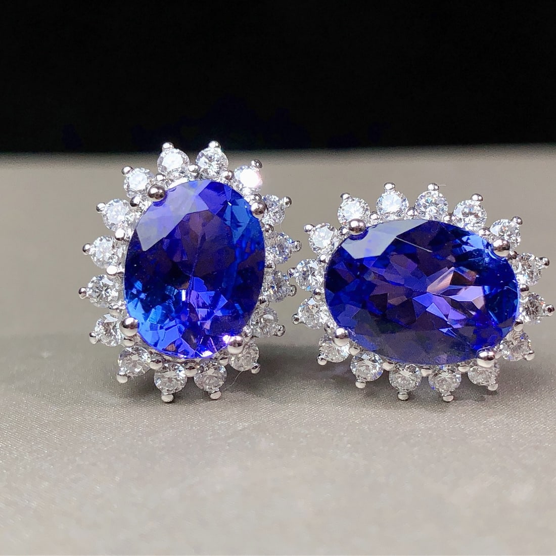 14k Gold 3.25 Ctw Natural Tanzanite & Diamond Earrings - 4