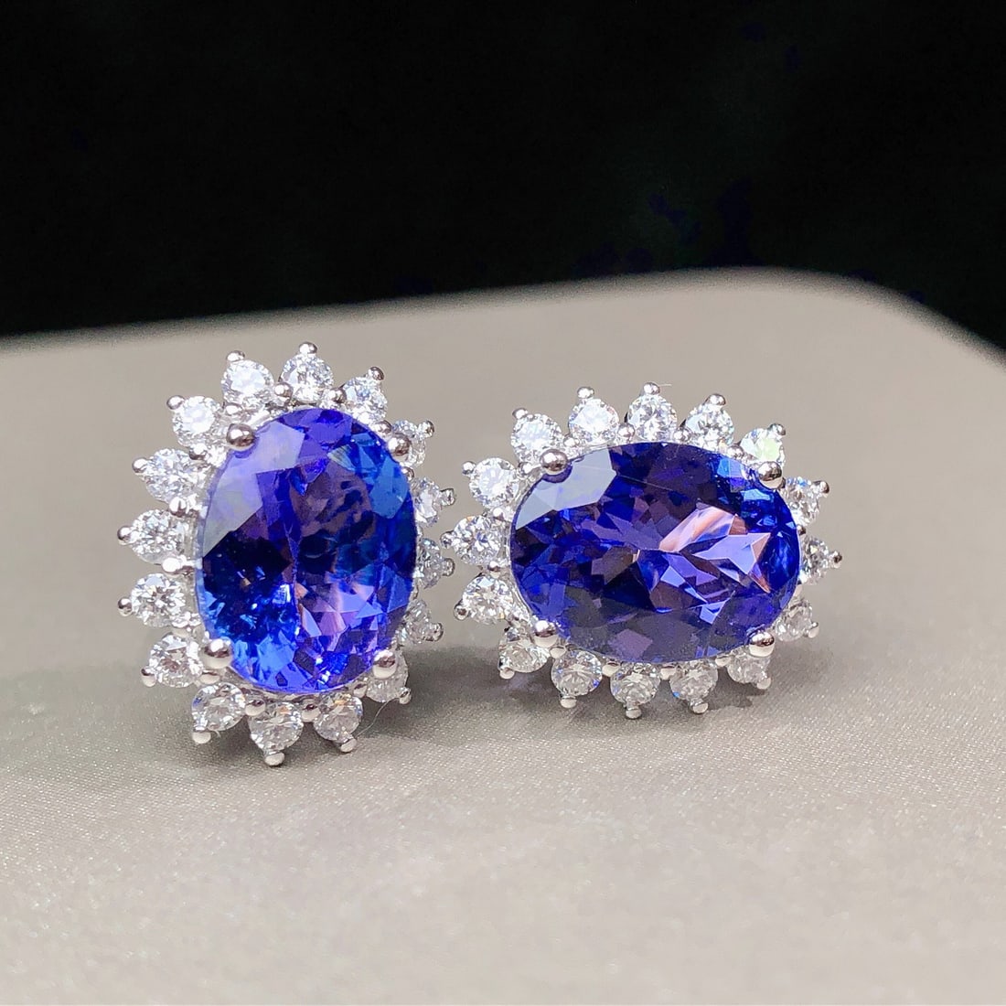 14k Gold 3.25 Ctw Natural Tanzanite & Diamond Earrings - 5