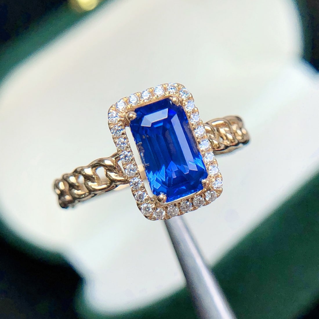 14k Gold 1.63 Ctw Natural Sapphire & Diamond Ring: Ref:231130104 // gold content:14k gold // ring size:7. 25us // // main gemstone:sapphire // shape:octagonal // carat weight:1. 50ct // color:cornflower blue // treatment:natural // // adjacent