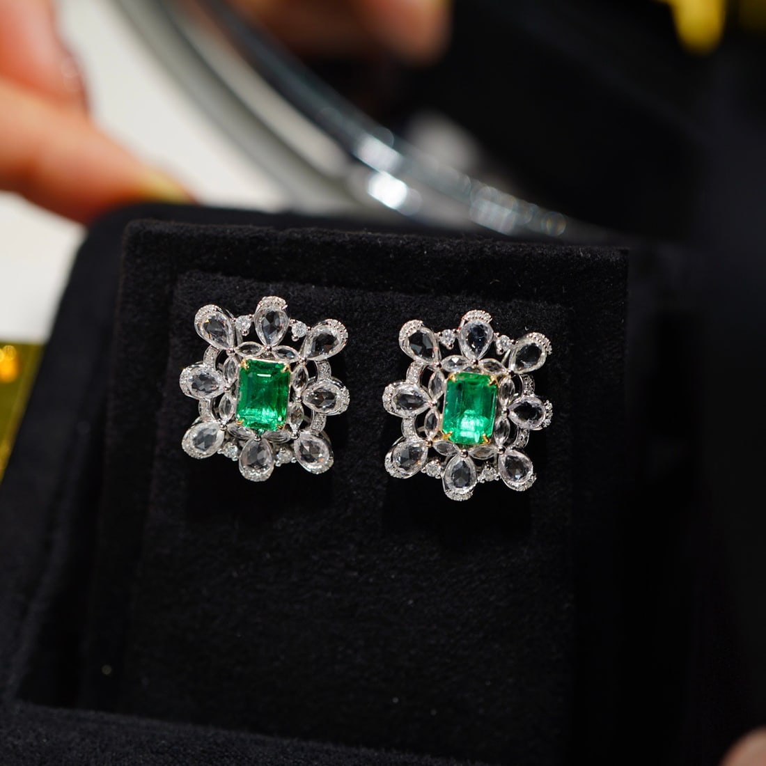 14k Gold 1.7 Ct Natural Emerald & Sapphire & Diamond Earrings: Ref:231130112 // gold content:14k gold // main gemstone:emerald // shape:octagonal // carat weight:1. 7ct // color:green // treatment:natural // // adjacent gemstone 2 : sapphire // shape:multiple