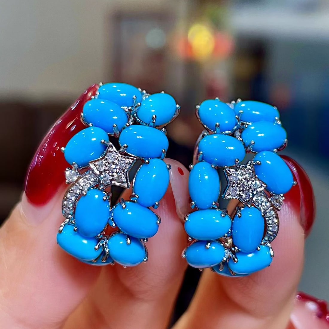 14k Gold 10.15 Ctw Natural Blue Turquoise & Diamond Earrings: Ref:231130116 // gold content:14k gold // main gemstone:blue turquoise // shape:oval // carat weight:9. 90ct // color:blue // treatment:natural // // adjacent gemstone 2 : diamond // shape:round //