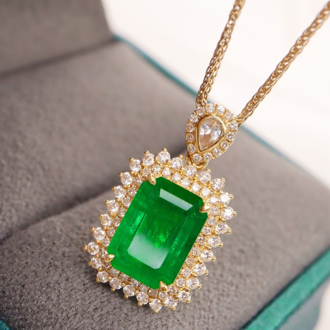 14k Gold 2.37 Ctw Vivid Green Natural Emerald & Diamond Pendant( Without Chain ) - 2
